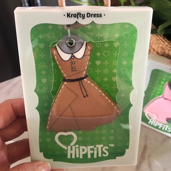 ADORABLE HIPFITS DRESS KEYCHAIN ACCESSORY/BACKPACK CLIP SET OF 4 NEW - Picture 4 of 6
